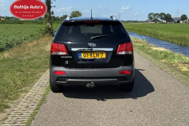 Kia Sorento (2010) thumbnail 4