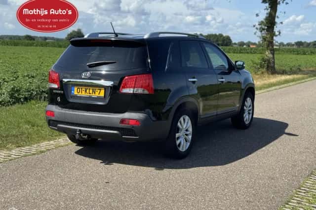 Kia Sorento (2010) thumbnail 5