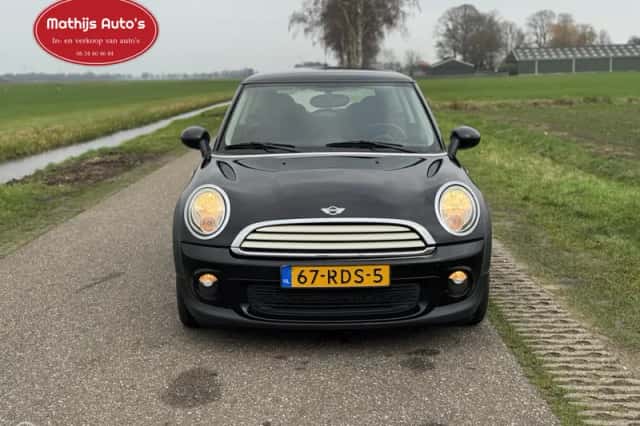 MINI One (2011) thumbnail 2