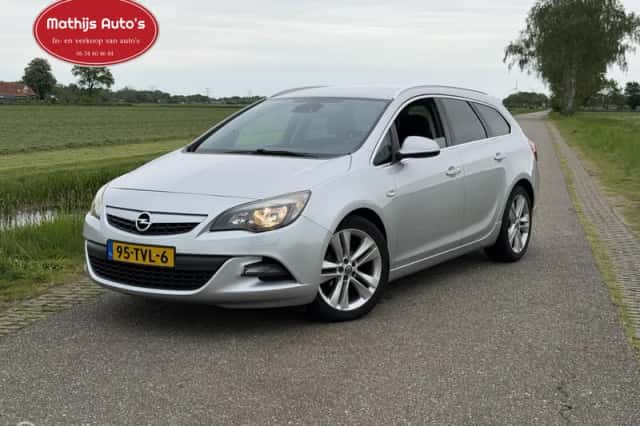 Opel Astra (2012) thumbnail 1