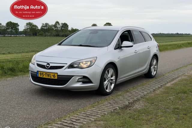 Opel Astra (2012) thumbnail 3