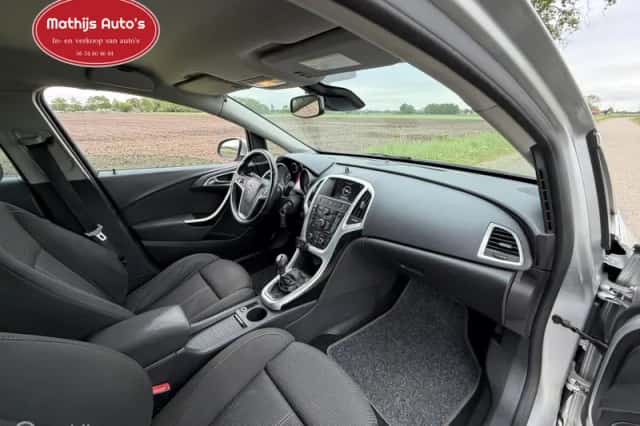 Opel Astra (2012) thumbnail 4