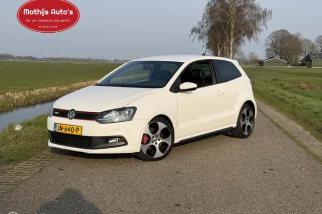 Volkswagen Polo (2011) thumbnail 1