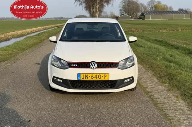 Volkswagen Polo (2011) thumbnail 2