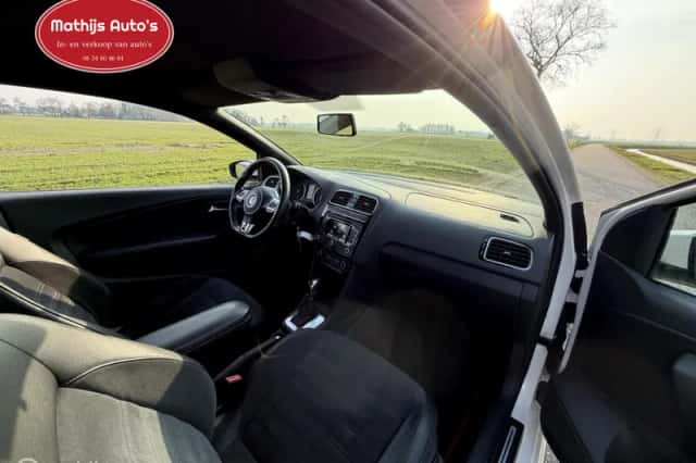 Volkswagen Polo (2011) thumbnail 4