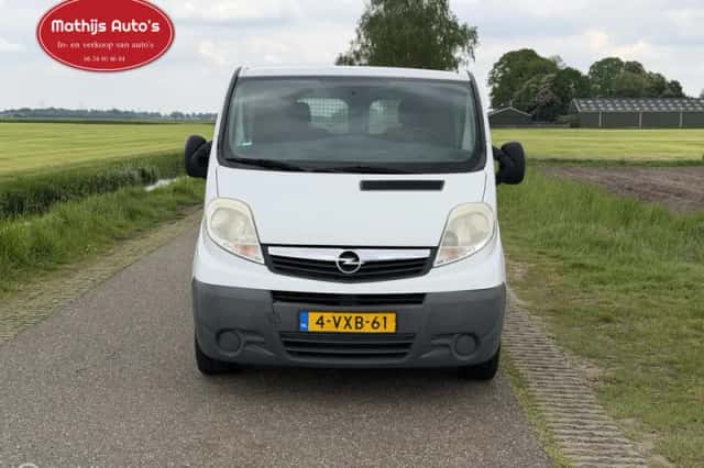 Opel Vivaro (2012) thumbnail 2