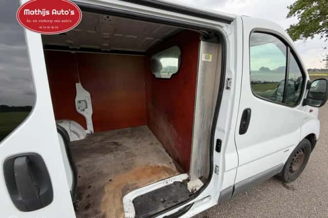 Opel Vivaro (2012) thumbnail 5