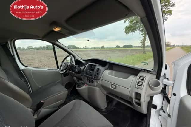 Opel Vivaro (2012) thumbnail 6