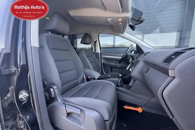 Volkswagen Touran (2012) thumbnail 5