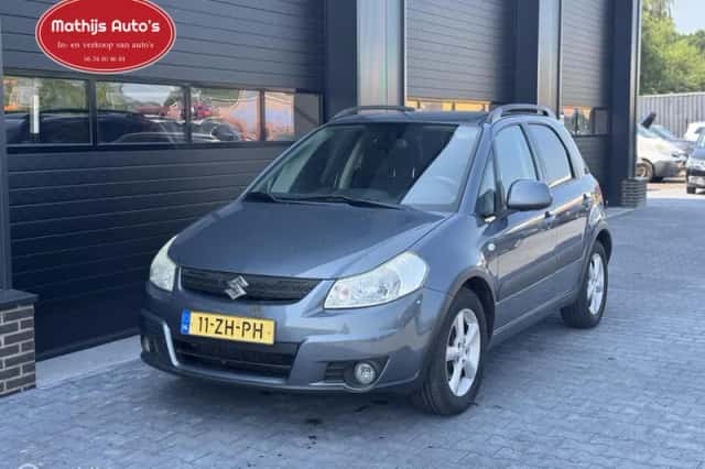 Suzuki SX4 (2008) thumbnail 2