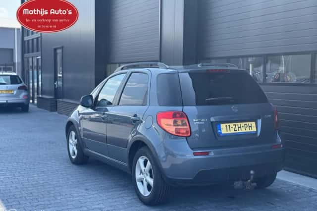 Suzuki SX4 (2008) thumbnail 3