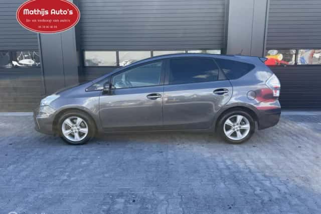 Toyota Prius (2013) thumbnail 2