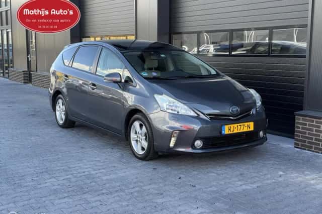 Toyota Prius (2013) thumbnail 3