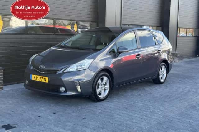 Toyota Prius (2013) thumbnail 4