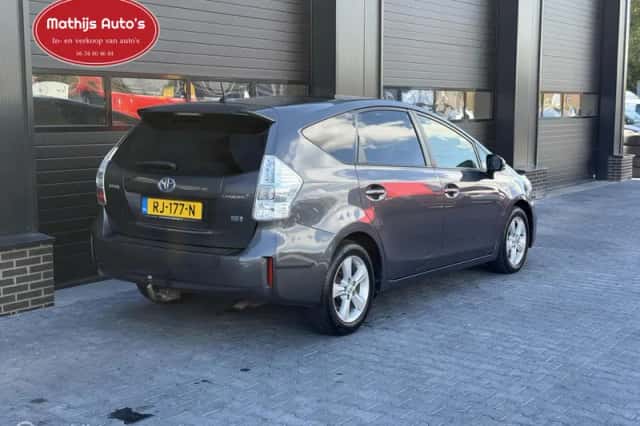 Toyota Prius (2013) thumbnail 6