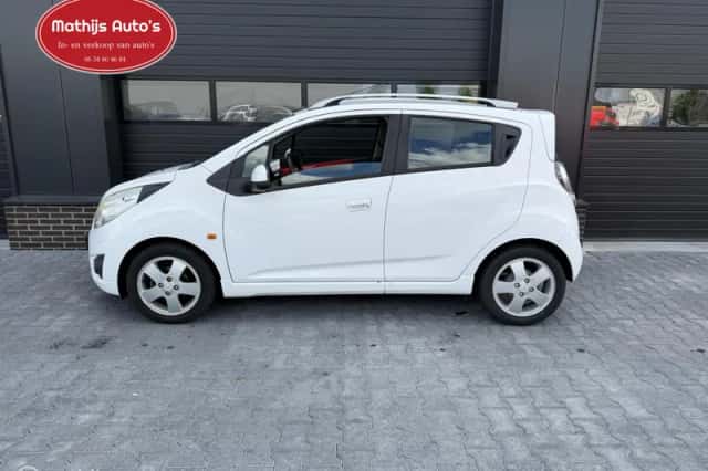 Chevrolet Spark (2010) thumbnail 2