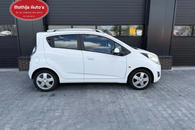 Chevrolet Spark (2010) thumbnail 6