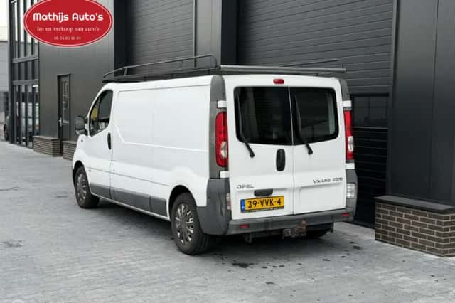 Opel Vivaro (2008) thumbnail 2