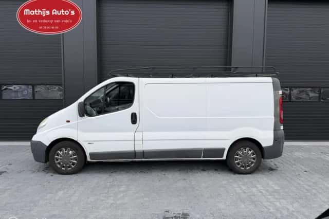 Opel Vivaro (2008) thumbnail 3