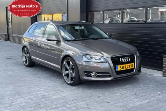 Audi A3 (2010) thumbnail 3