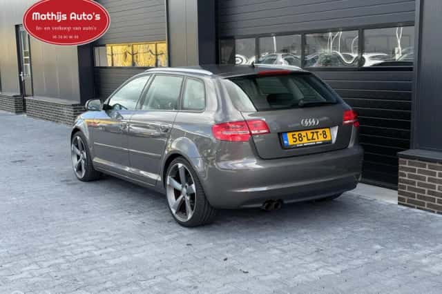 Audi A3 (2010) thumbnail 4