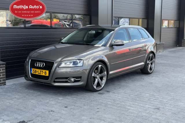 Audi A3 (2010) thumbnail 5