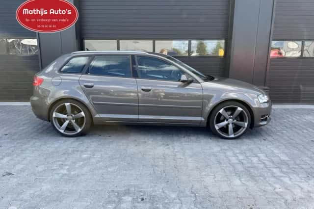 Audi A3 (2010) thumbnail 6