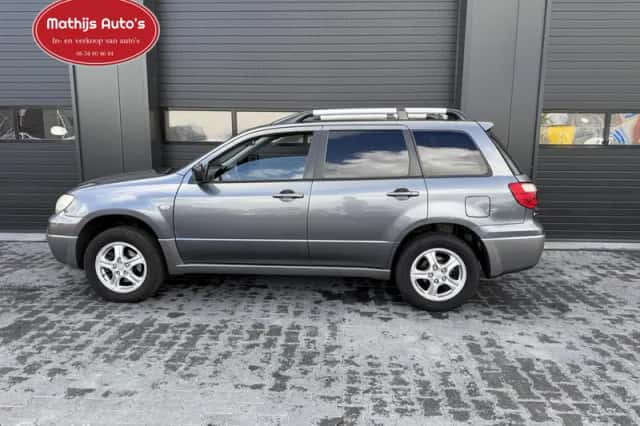 Mitsubishi Outlander (2009) thumbnail 2