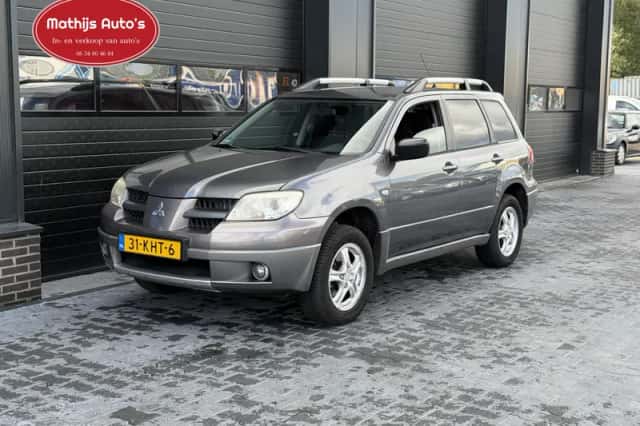 Mitsubishi Outlander (2009) thumbnail 4
