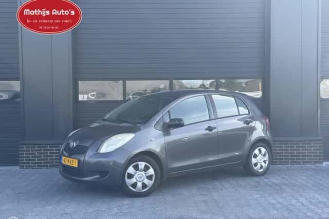 Toyota Yaris (2009) thumbnail 1
