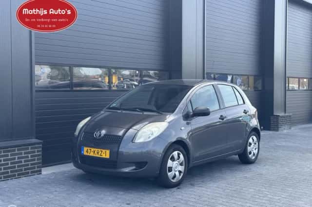 Toyota Yaris (2009) thumbnail 5