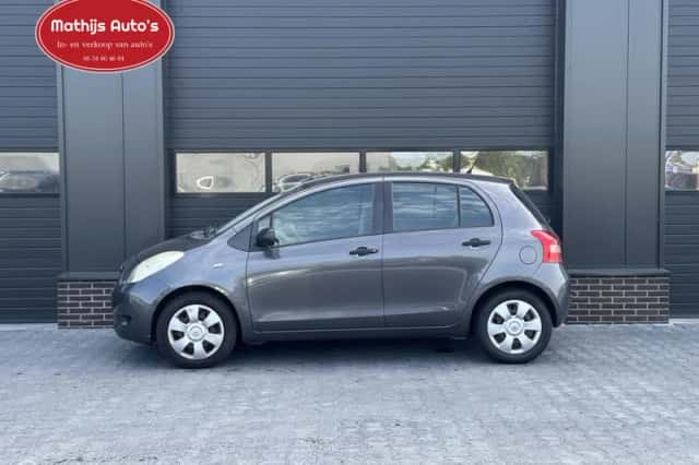 Toyota Yaris (2009) thumbnail 6