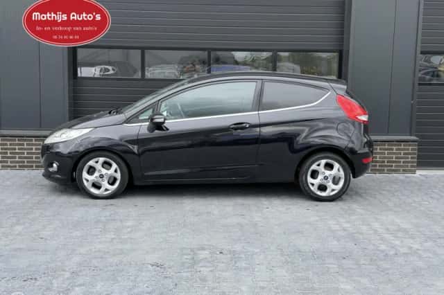 Ford Fiesta (2010) thumbnail 2
