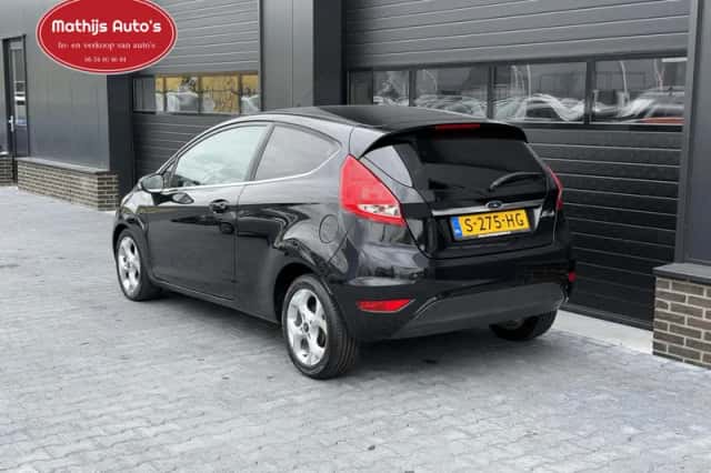 Ford Fiesta (2010) thumbnail 4