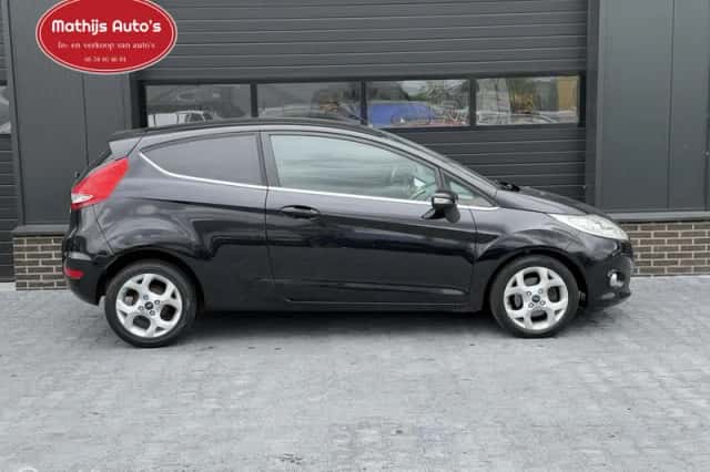 Ford Fiesta (2010) thumbnail 6