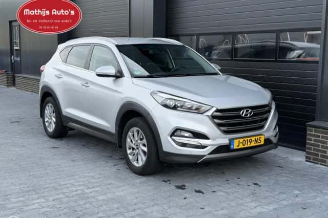 Hyundai Tucson (2015) thumbnail 3