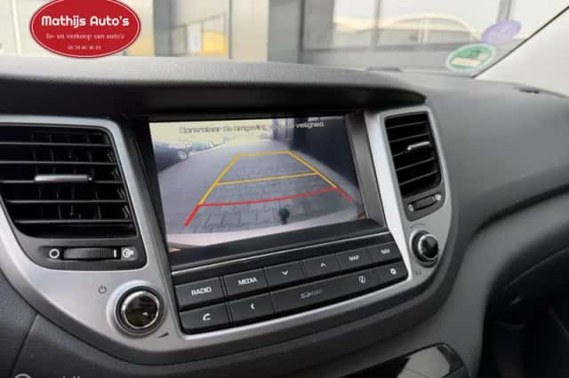 Hyundai Tucson (2015) thumbnail 5
