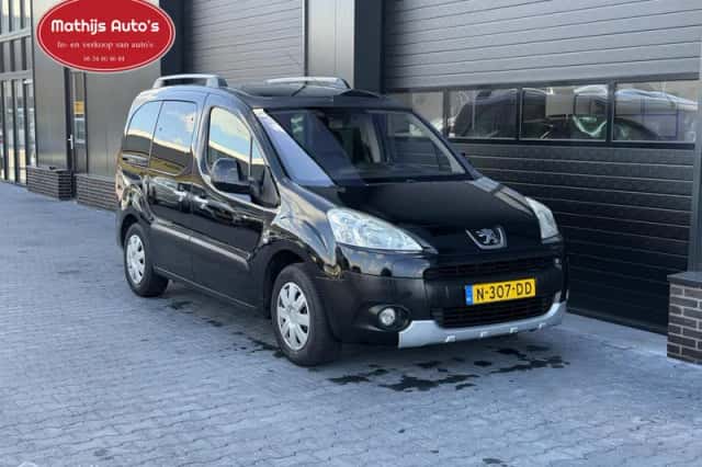 Peugeot Partner (2010) thumbnail 3