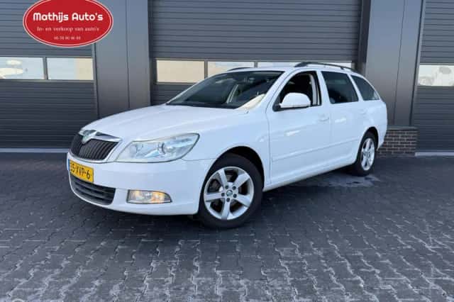 Škoda Octavia (2012) thumbnail 1