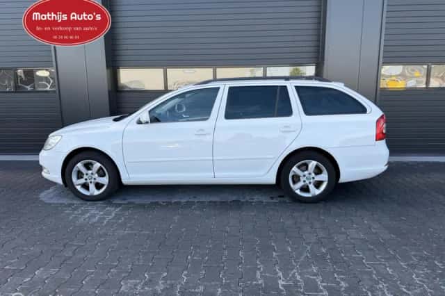 Škoda Octavia (2012) thumbnail 2