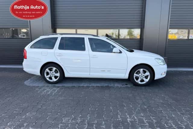Škoda Octavia (2012) thumbnail 3