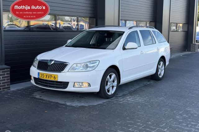 Škoda Octavia (2012) thumbnail 4