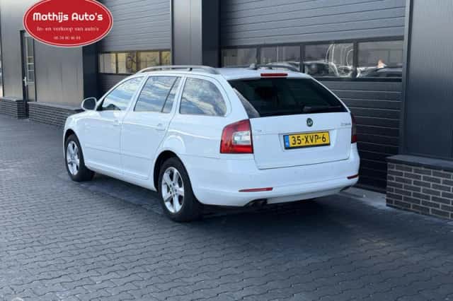 Škoda Octavia (2012) thumbnail 5
