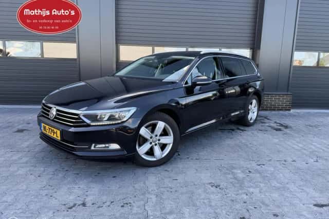 Volkswagen Passat (2015) thumbnail 1