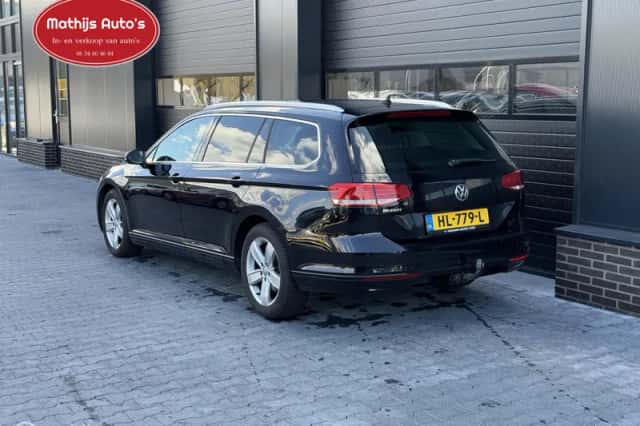 Volkswagen Passat (2015) thumbnail 2