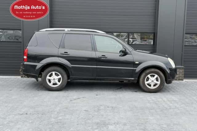 SsangYong Rexton (2008) thumbnail 3