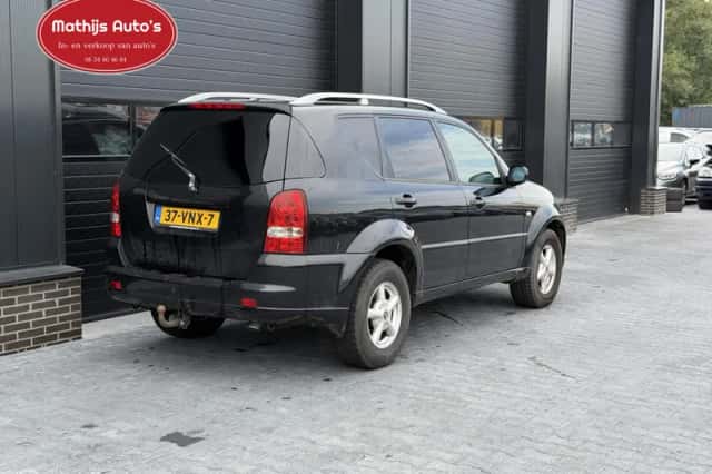 SsangYong Rexton (2008) thumbnail 5