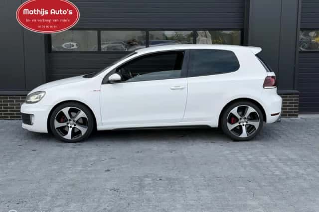 Volkswagen Golf (2009) thumbnail 2