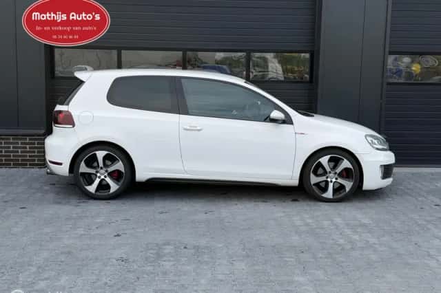 Volkswagen Golf (2009) thumbnail 3
