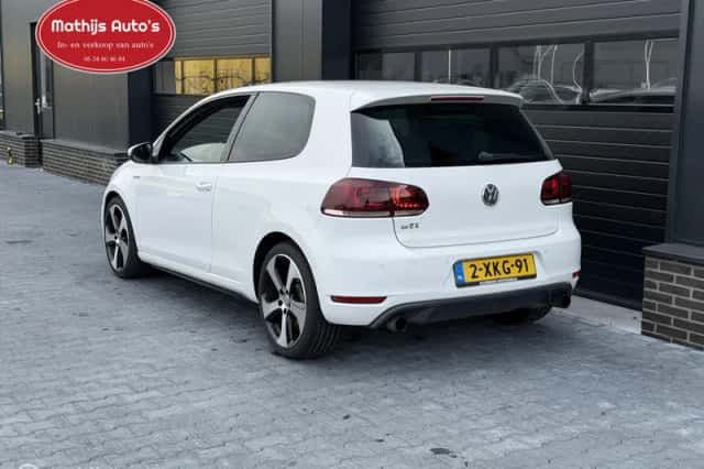 Volkswagen Golf (2009) thumbnail 4